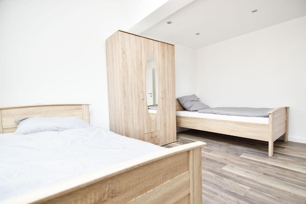 Postel nebo postele na pokoji v ubytování Moderne Ferienwohnung mit Sat-TV & WLAN