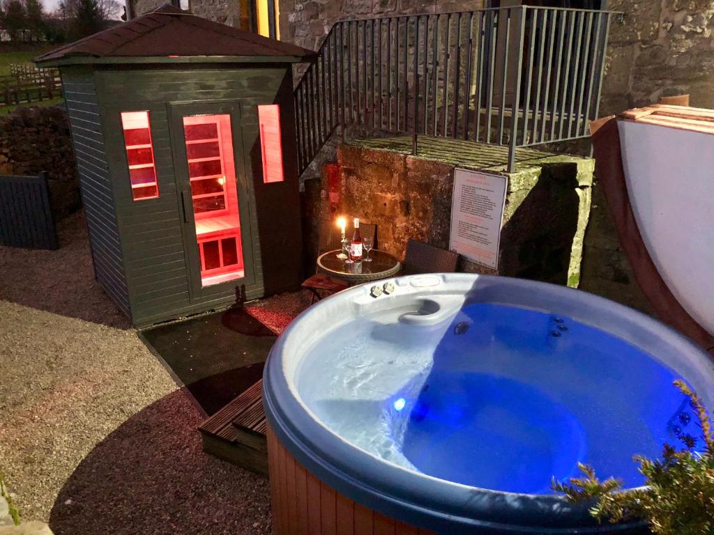 Romantic Cottage private outdoor Hot Tub & Sauna Harthill Hall private hot  tub 8am - 10pm plus private daily use of indoor pool and sauna 1 hour,  Stanton in Peak – Updated 2022 Prices