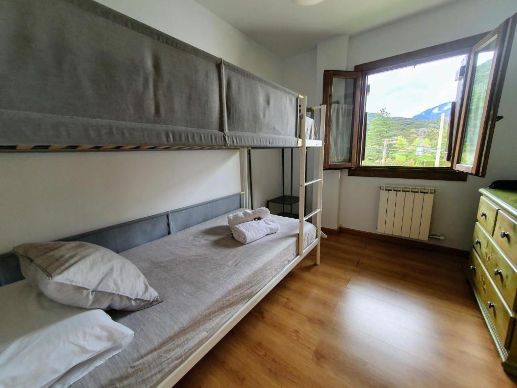 Postel nebo postele na pokoji v ubytování Apartamento de montaña y ESQUÍ en el Pirineo Aragonés, Villanúa - WIFI