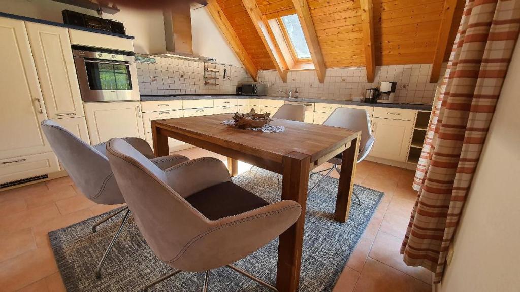 Cafe Altmühl, Ferienwohnungen Gästehaus Krimhilde direkt am Wasser - Appartamento Con Terrazza