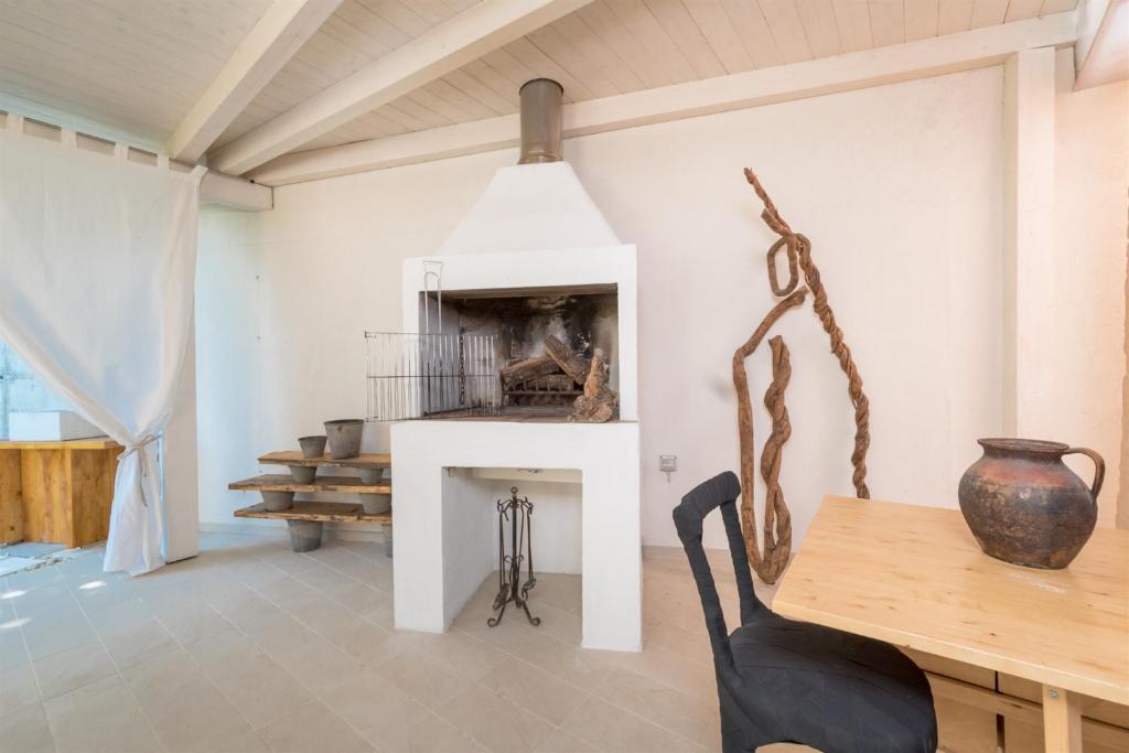 Televízia a/alebo spoločenská miestnosť v ubytovaní Casa Angela 6, Emma Villas