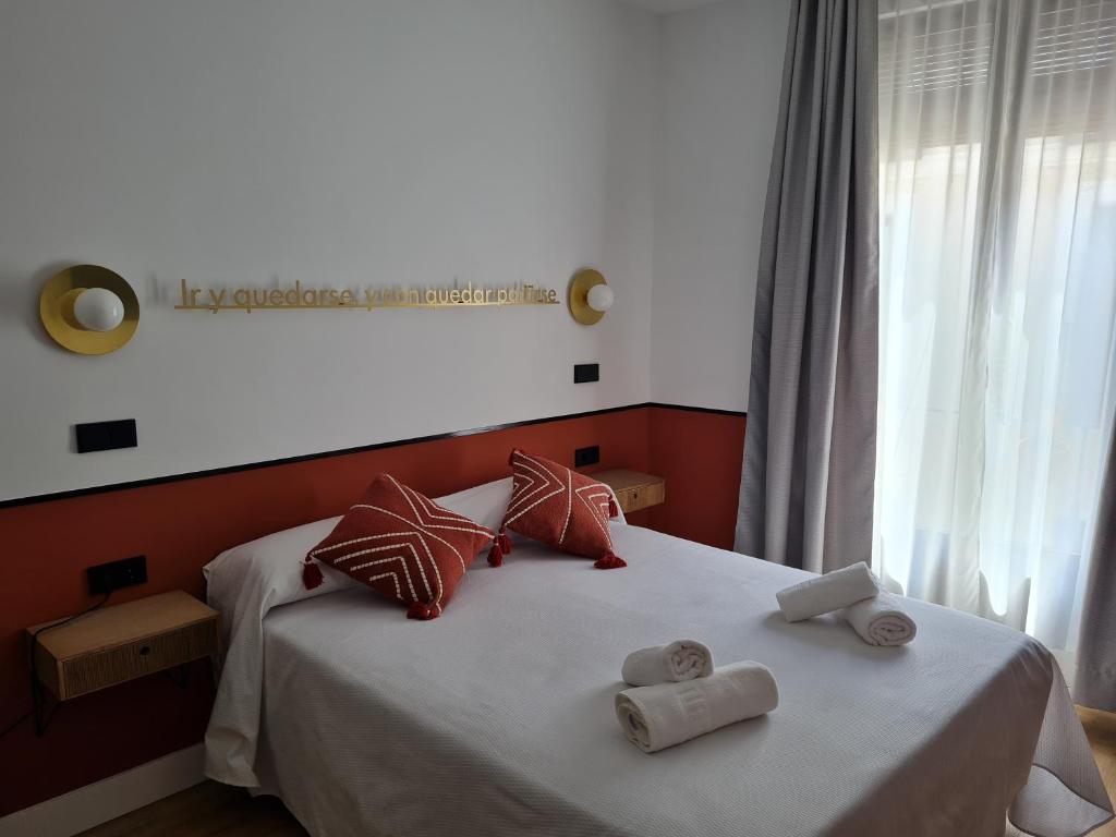A bed or beds in a room at Cálamo Guesthouse