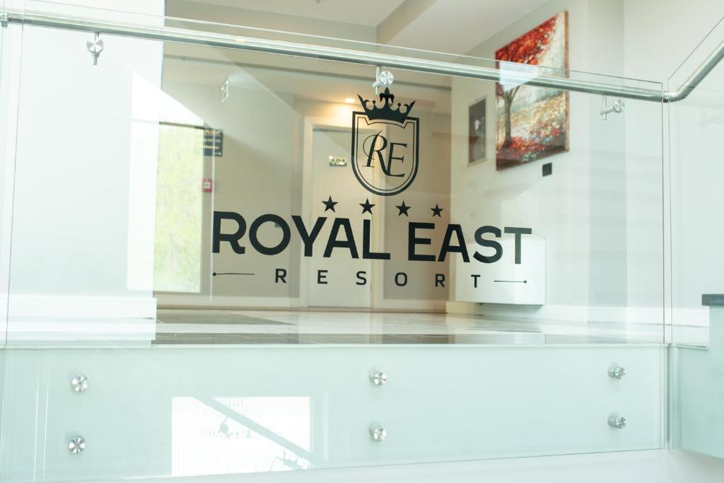 Certifikát, hodnocení, plakát nebo jiný dokument vystavený v ubytování Royal East Resort
