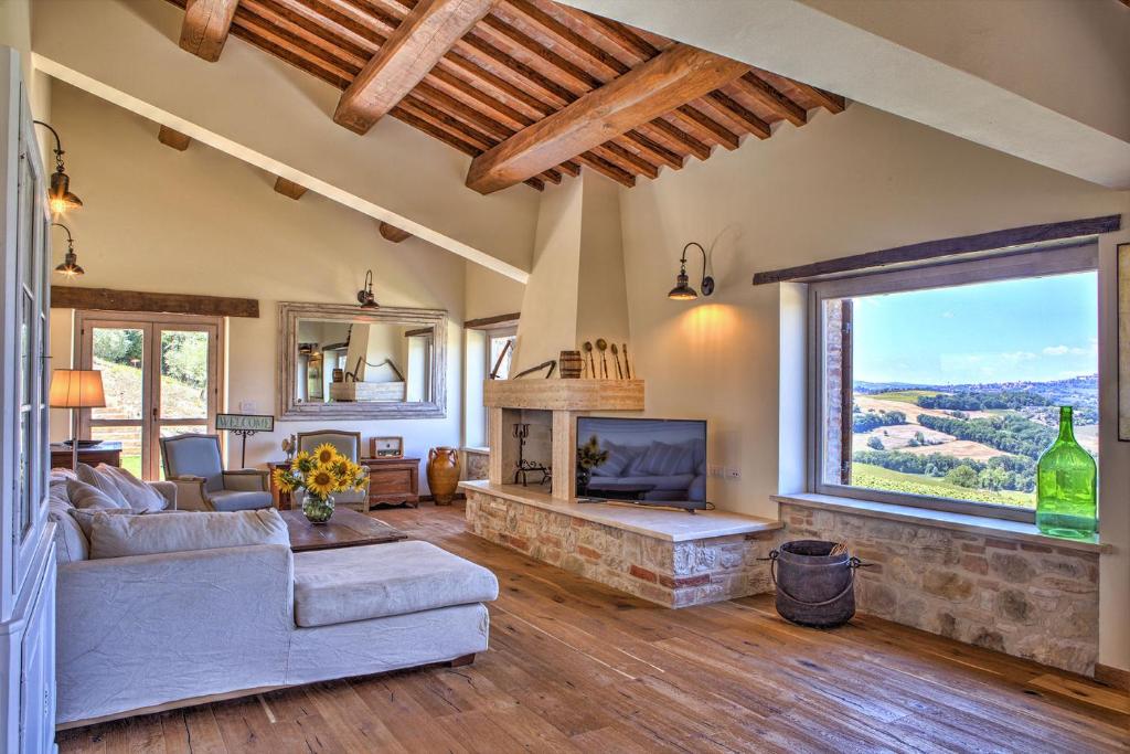 A seating area at CASALE DEI GELSOMINI 8, Emma Villas
