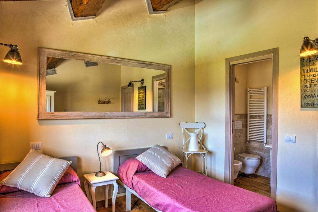 A seating area at CASALE DEI GELSOMINI 8, Emma Villas