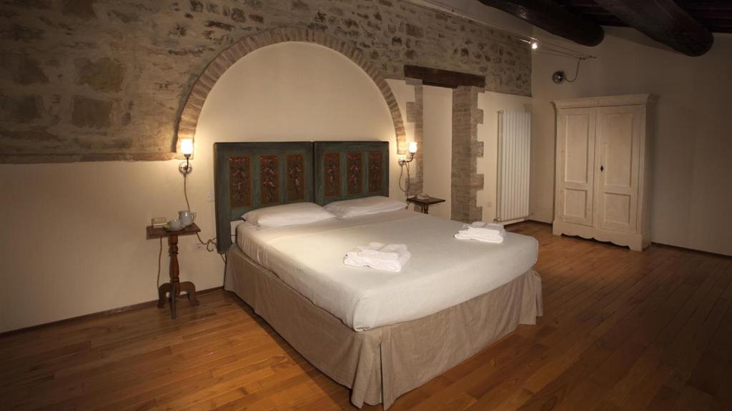 Posteľ alebo postele v izbe v ubytovaní IL BORGO 16, Emma Villas