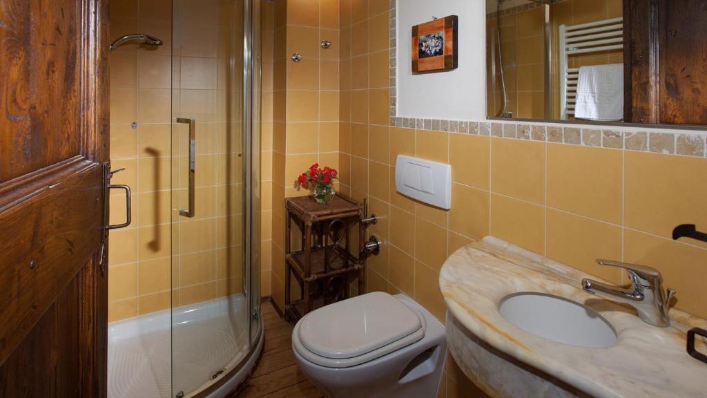 Kúpeľňa v ubytovaní IL BORGO 16, Emma Villas