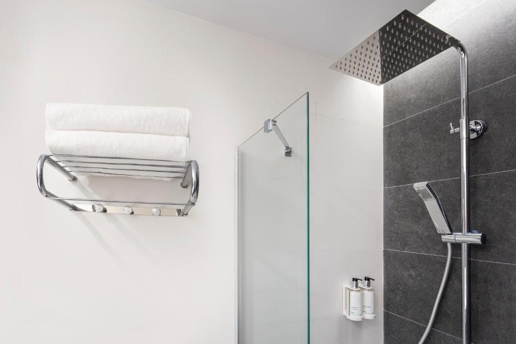 Un baño de B&B HOTEL Murcia
