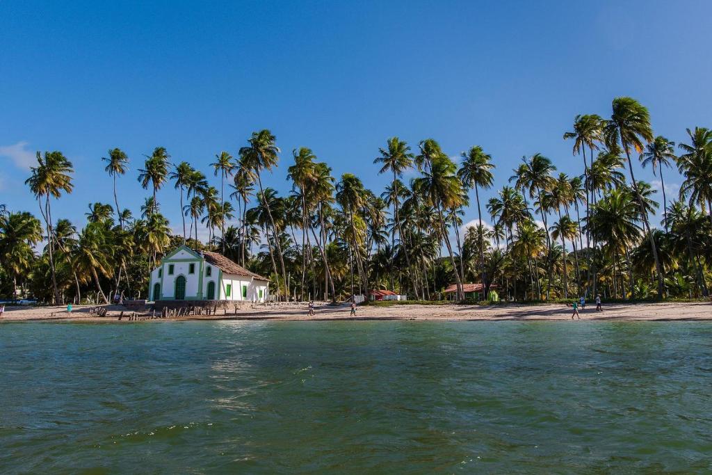  Flat beira mar no Club Meridional na Praia de Carneiros PE por Carpediem