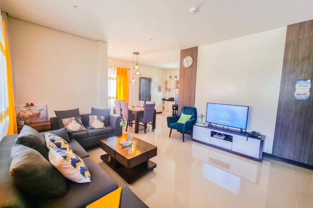 Argao Royal Palm beach house+wifi+great amenities - Housity
