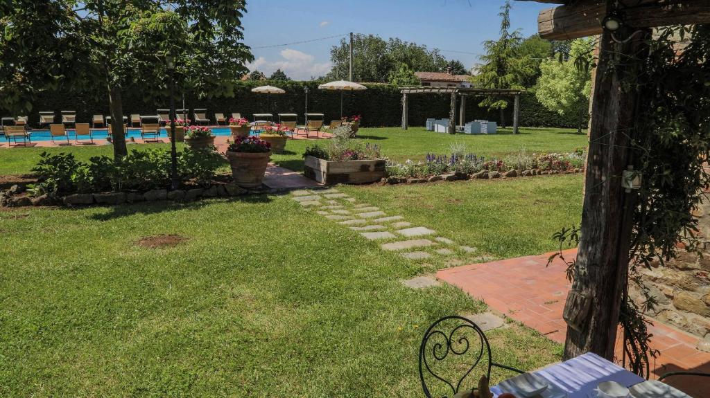 A garden outside Le Caselle 26, Emma Villas