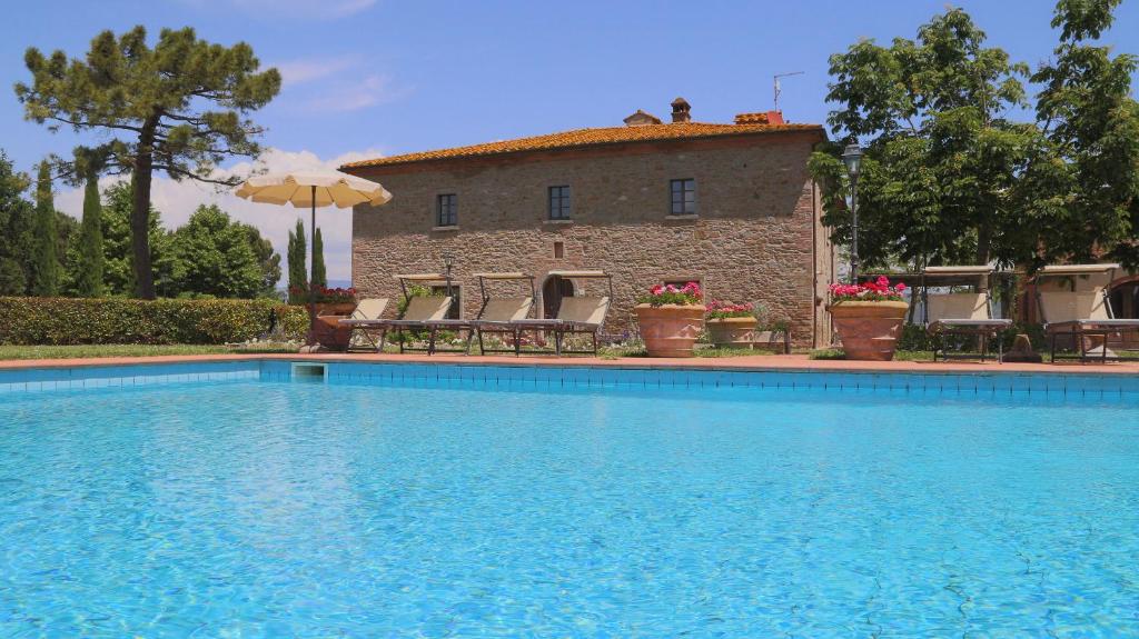 The swimming pool at or close to Le Caselle 26, Emma Villas