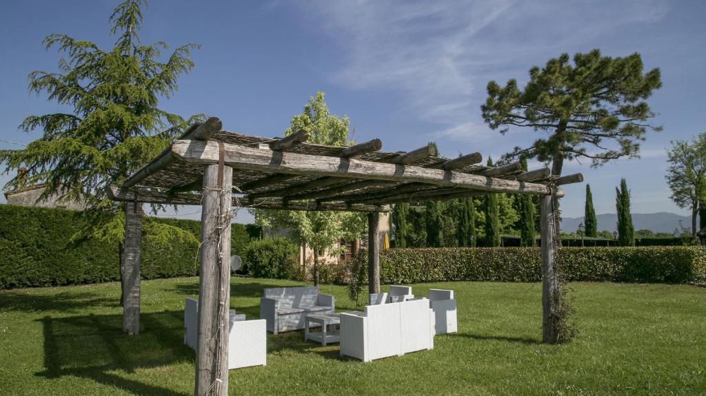 A garden outside Le Caselle 26, Emma Villas