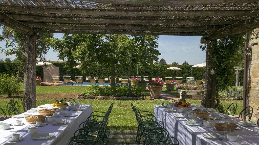A garden outside Le Caselle 26, Emma Villas