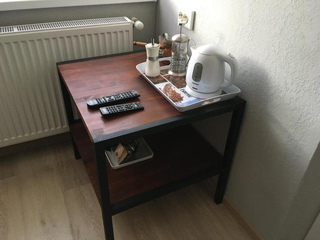 Příslušenství pro přípravu čaje a kávy v ubytování Mini-Hotel Serpanok