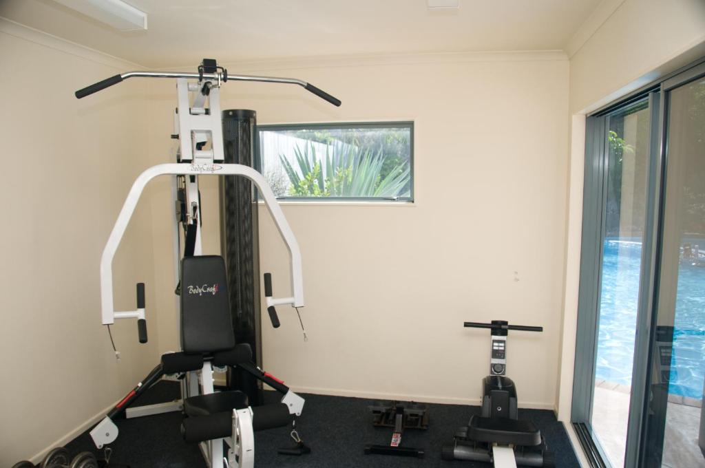 Fitness centrum a/nebo fitness zařízení v ubytování The Reef Beachfront Apartments