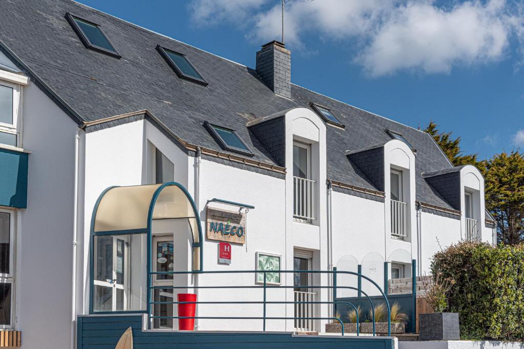 Tòa nhà nơi khách sạn tọa lạc