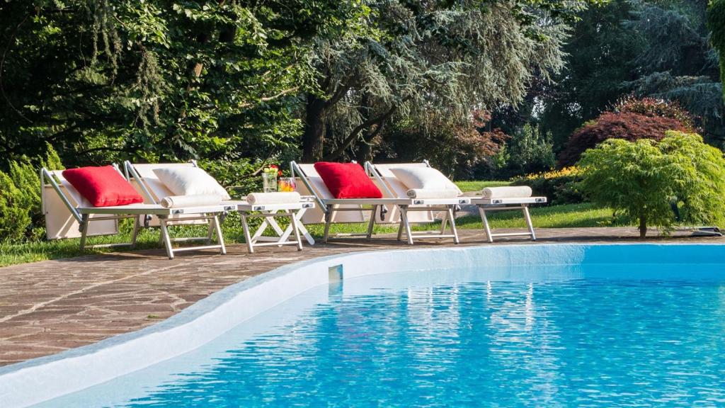 Basen w obiekcie VILLA PINA 8&2, Emma Villas lub w pobliżu
