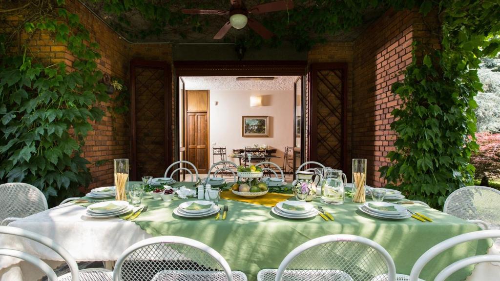 Zdjęcie z galerii obiektu VILLA PINA 8&2, Emma Villas w mieście Cornate dʼAdda