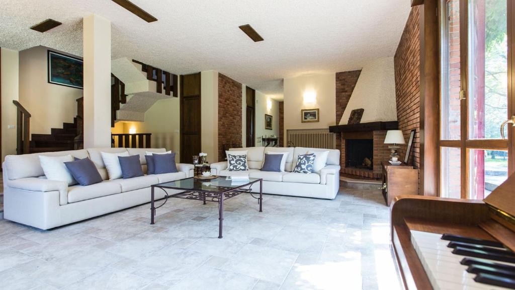 Część wypoczynkowa w obiekcie VILLA PINA 8&2, Emma Villas