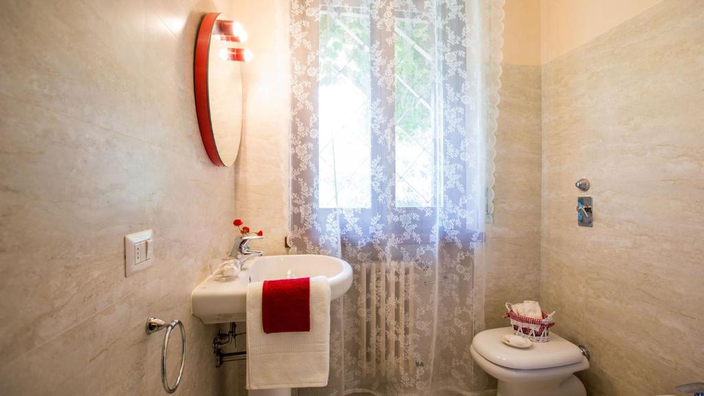 Łazienka w obiekcie VILLA PINA 8&2, Emma Villas