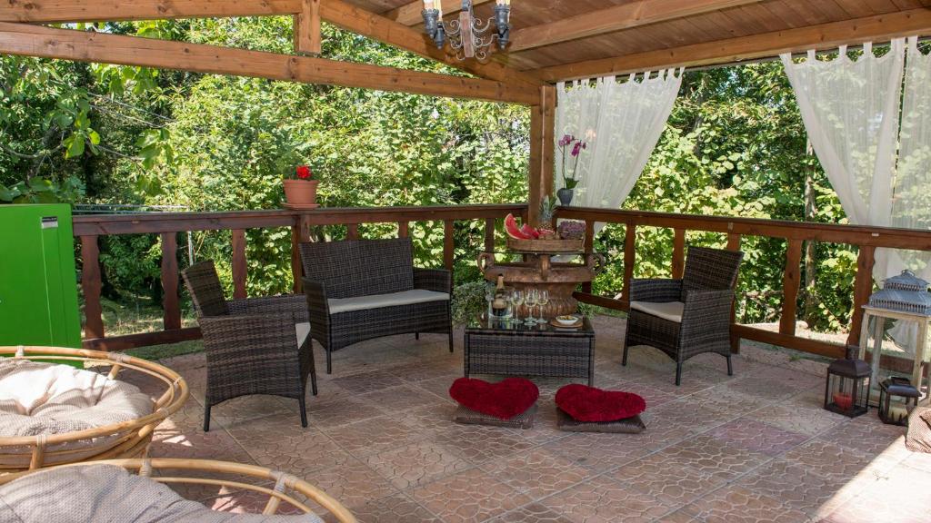A balcony or terrace at Villa Ombrosa 8, Emma Villas