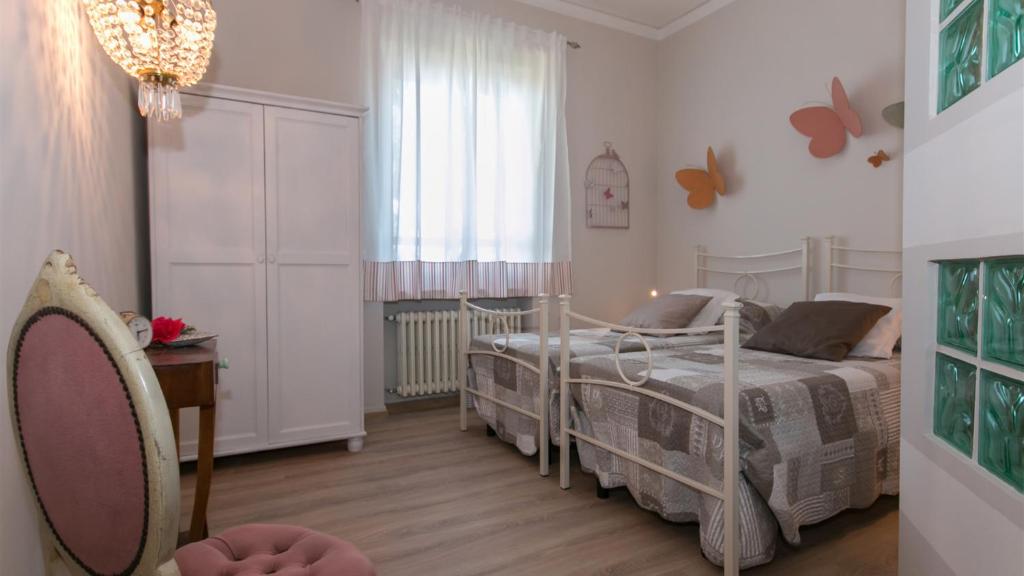 A bed or beds in a room at Villa Ombrosa 8, Emma Villas