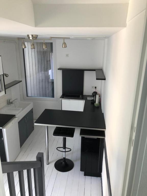 TV a/nebo společenská místnost v ubytování Studio centre Dinard