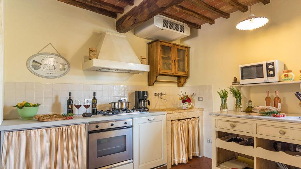 Kuchnia lub aneks kuchenny w obiekcie Villa Santa Maria 14, Emma Villas