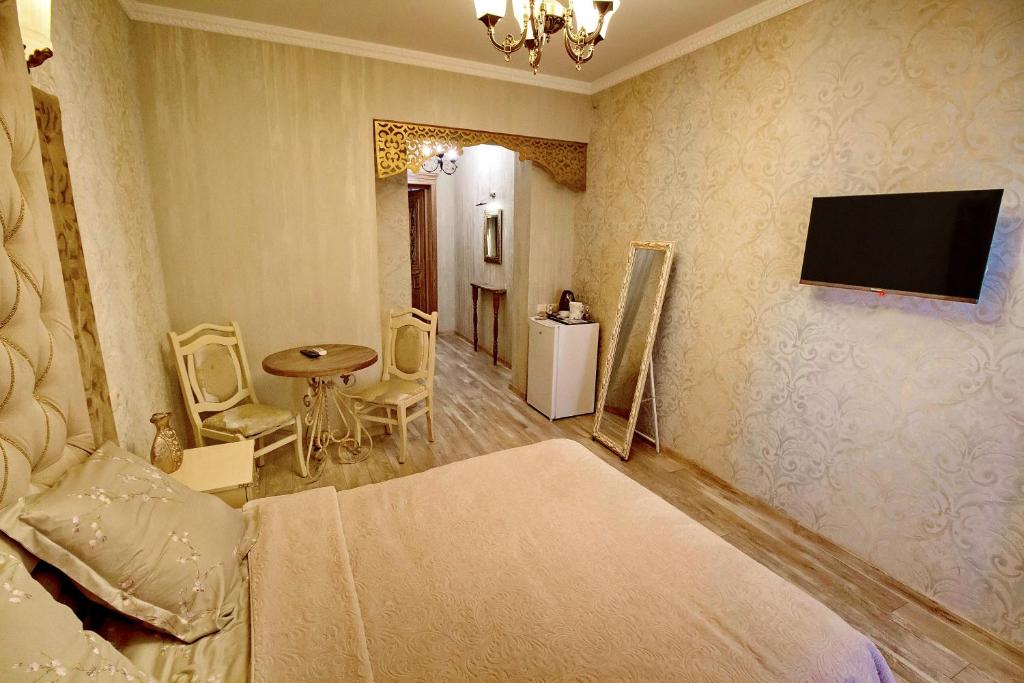 TV a/nebo společenská místnost v ubytování Old Tbilisi Gate