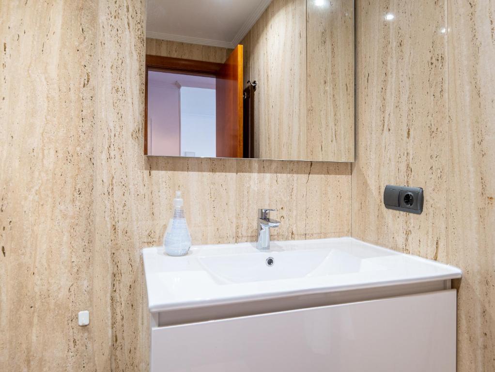 A bathroom at Recoleta Downtown Suite by Beauty Rentals