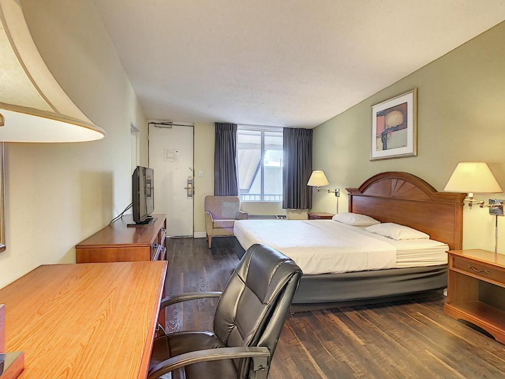 Stayable Orlando at Florida Mall - King Room - Non-Smoking