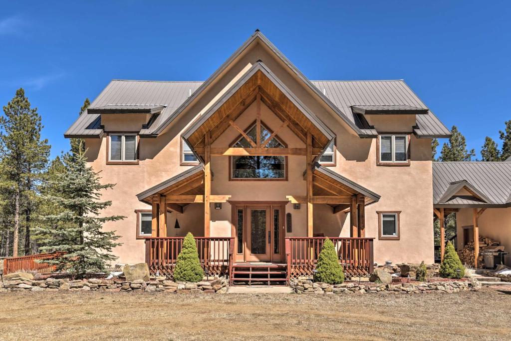 Grand Angel Fire Retreat with Hot Tub and Fire Pit!, Angel Fire (updated prices 2024)