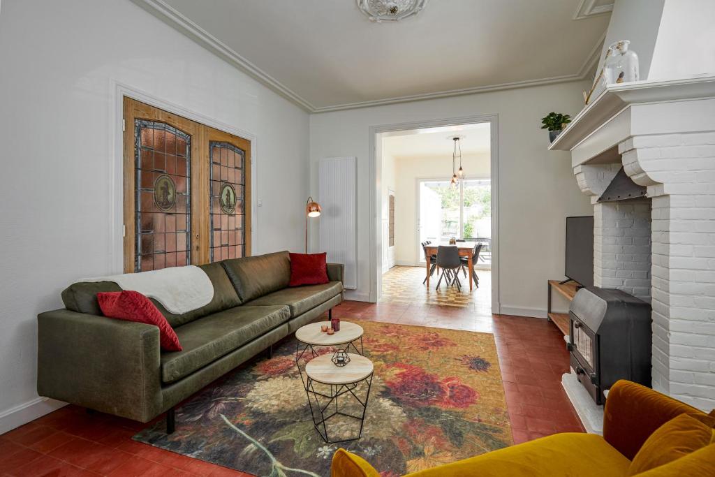 Trendy, authentieke woning met groot terras en tuin - Three-Bedroom House