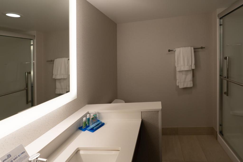 Holiday Inn Express Boston, an IHG Hotel - 