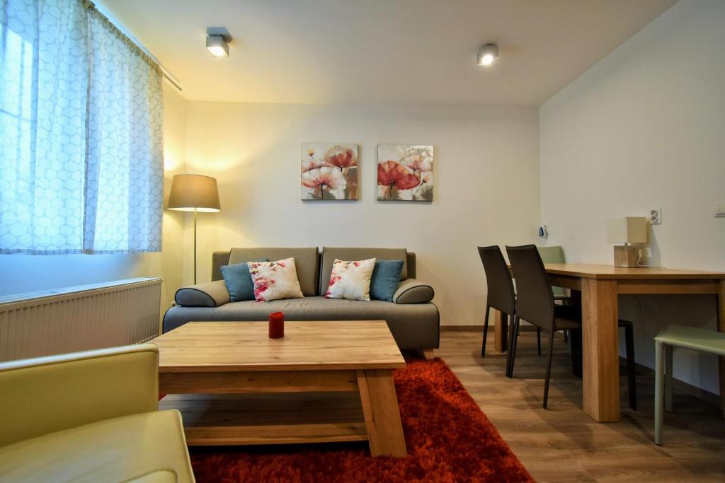 Posezení v ubytování Apartment Dalibor II with private entrance and private garage