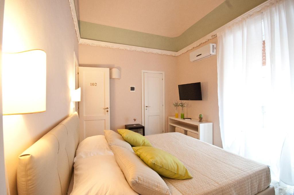 a bedroom with a bed and a television at Suite Barocca in Noto