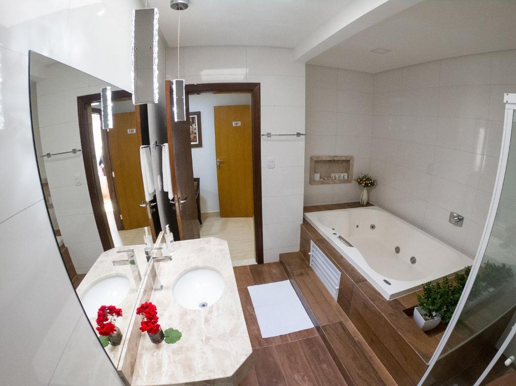 Koupelna v ubytování Le Parc Hotel