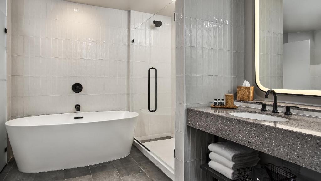 The Rally Hotel at McGregor Square - 