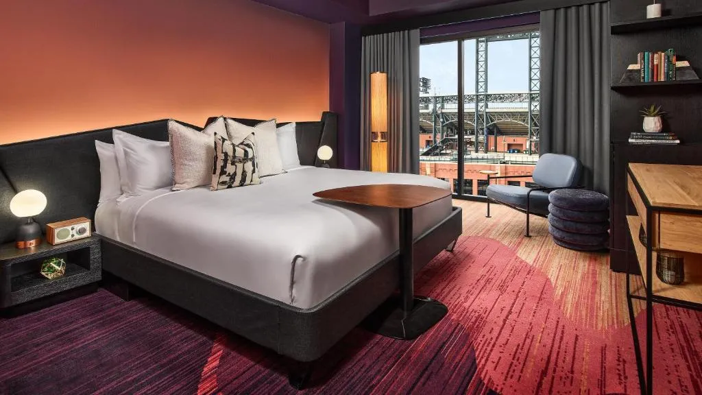 Deluxe King Suite