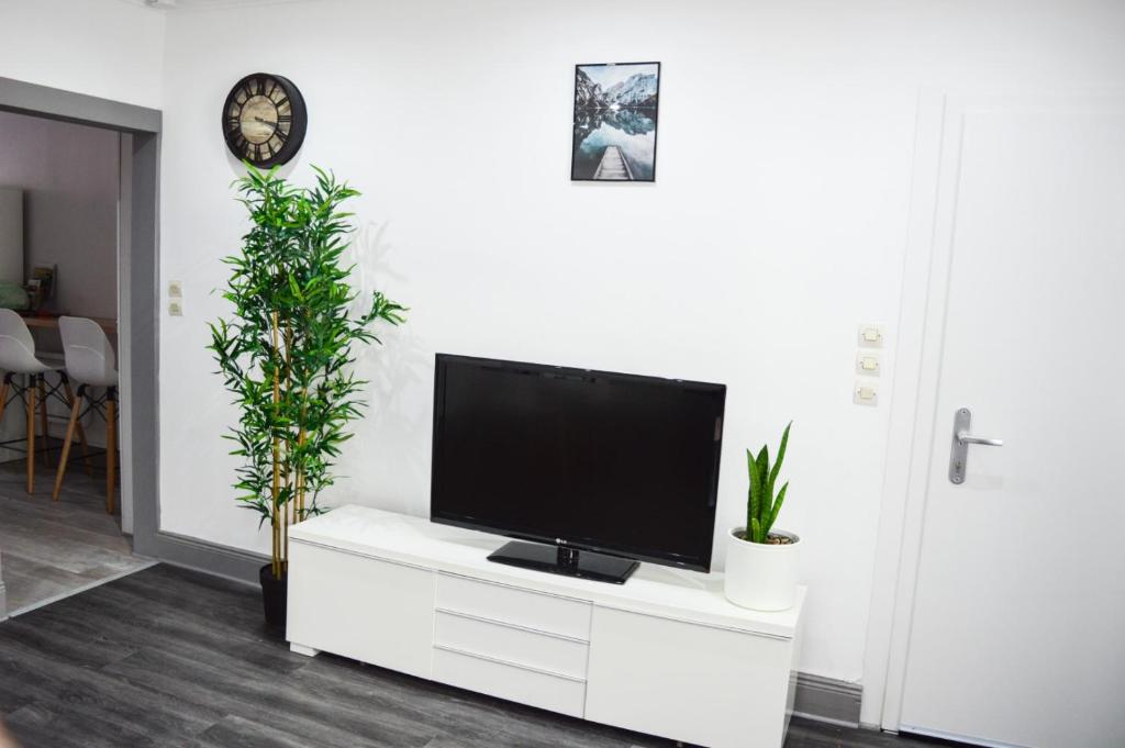 Le Blue St Léon : 2 pièces COZY Lit King Size WIFI – photo 13
