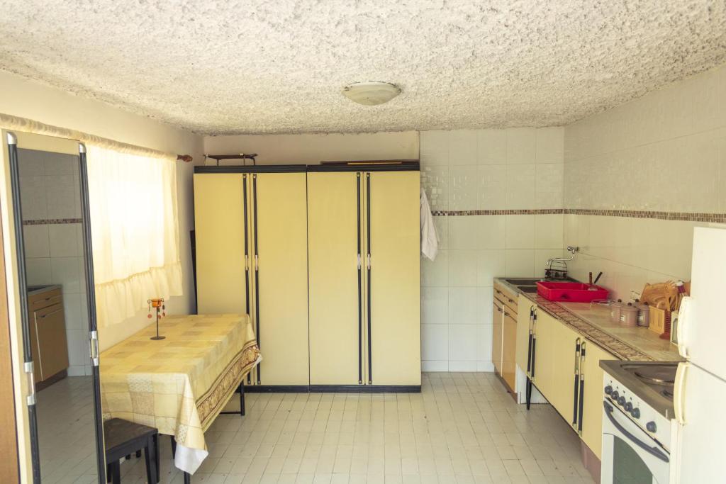 Kuchyň nebo kuchyňský kout v ubytování Rooms Molabeciri