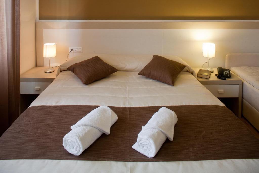 Postel nebo postele na pokoji v ubytování Hotel Canarie