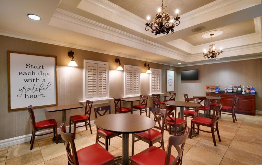 a restaurant with tables and chairs and a sign on the wall at Best Western Downtown Phoenix in Phoenix