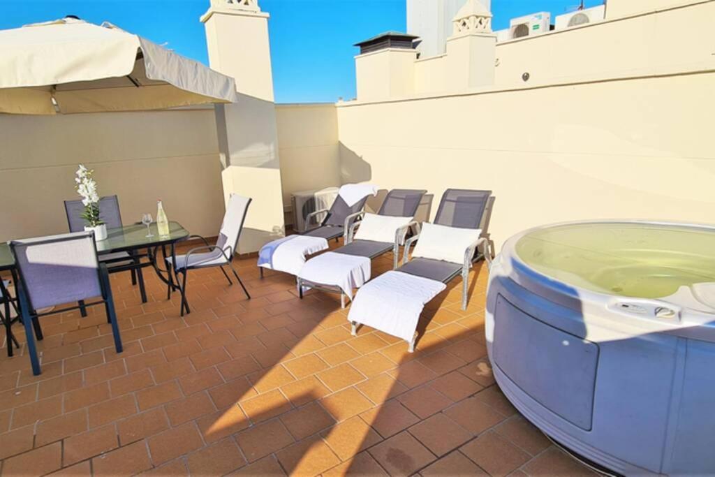 LUXURY PENTHOUSE WITH OCEAN VIEWS &PRIVATE JACUZZI, Estepona ...
