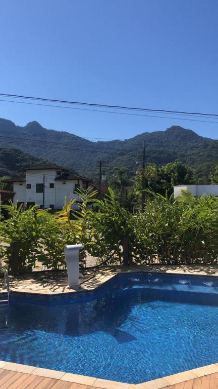  Casa com piscina ubatuba