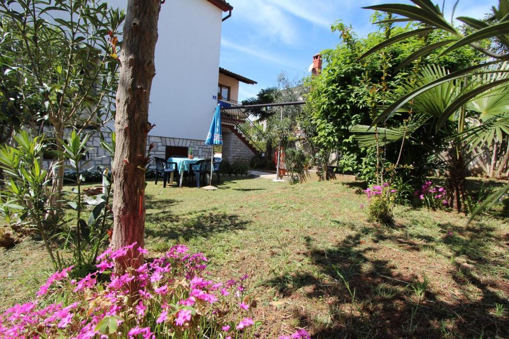 Zahrada ubytování Apartments and Room Silvana