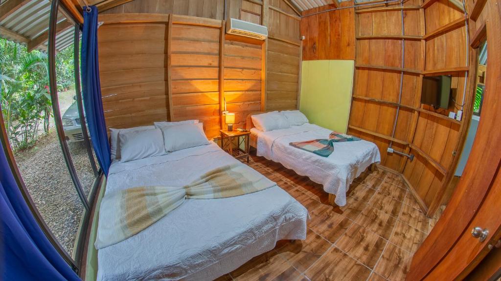 Postel nebo postele na pokoji v ubytování Cabañas del Lago