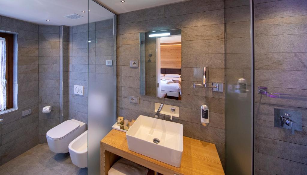 Koupelna v ubytování Albergo Edelweiss - LareSpa