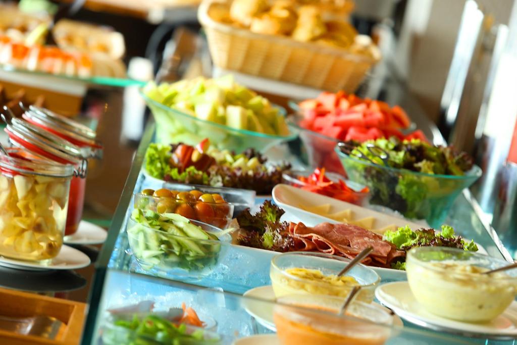 Makanan di atau berdekatan hotel